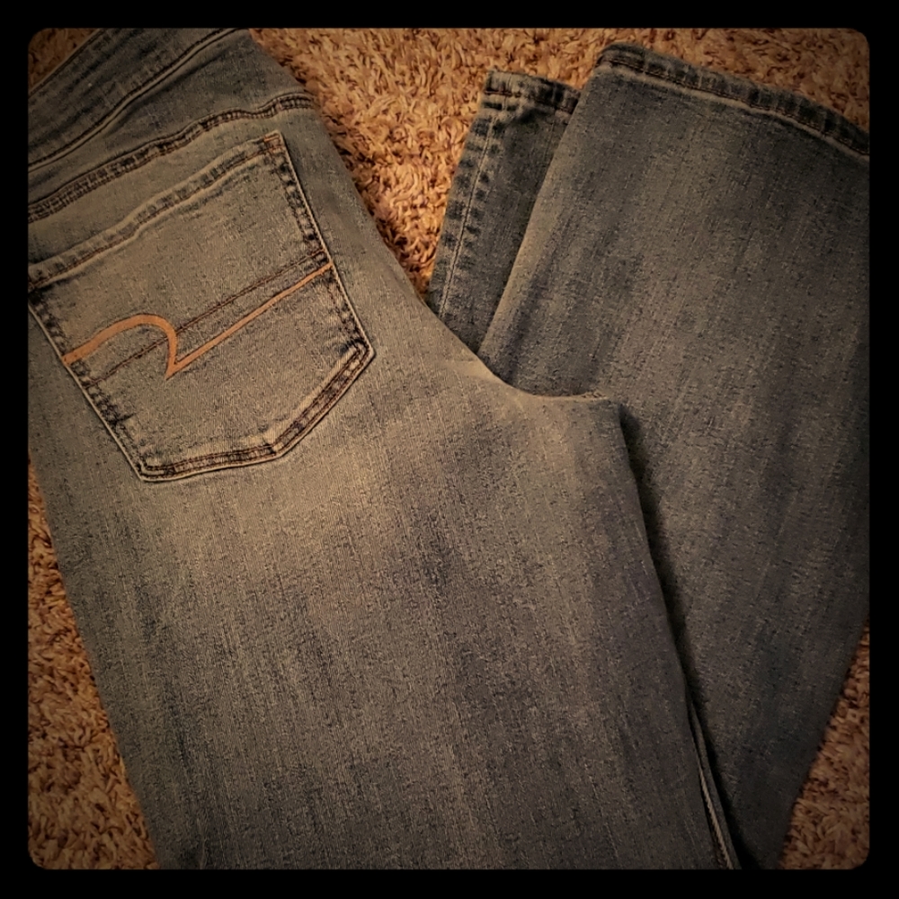 NWOT womens American Eagle Jean's 16short